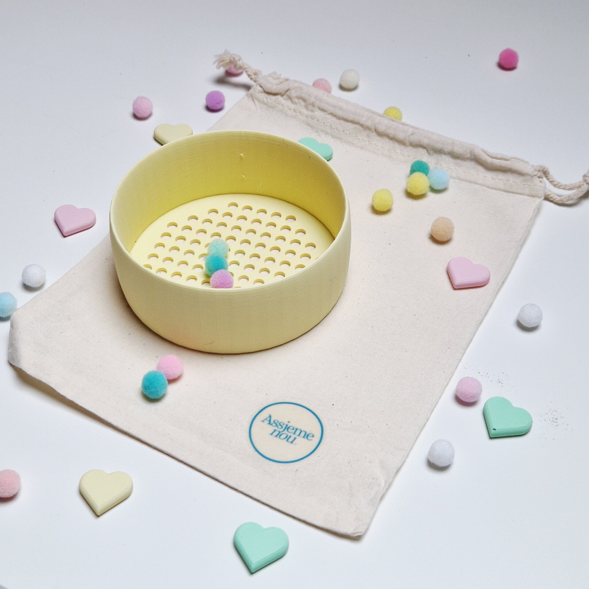 Zeefje voor in de sensorische speelbak Zacht Geel