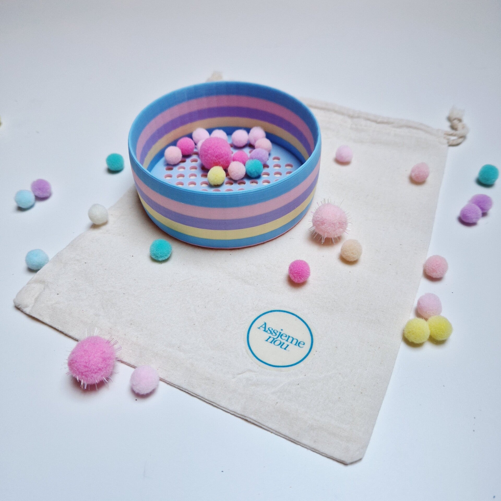 Zeefje voor in de sensorische speelbak multi colour