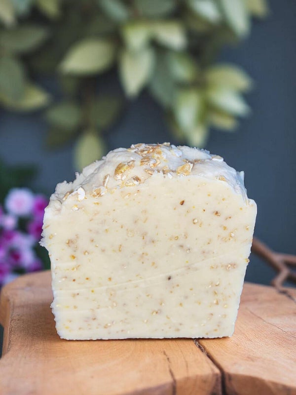 Mandelmilch-Hafer Scrub, Naturseife mit Peelingeffekt ohne Duftstoffe