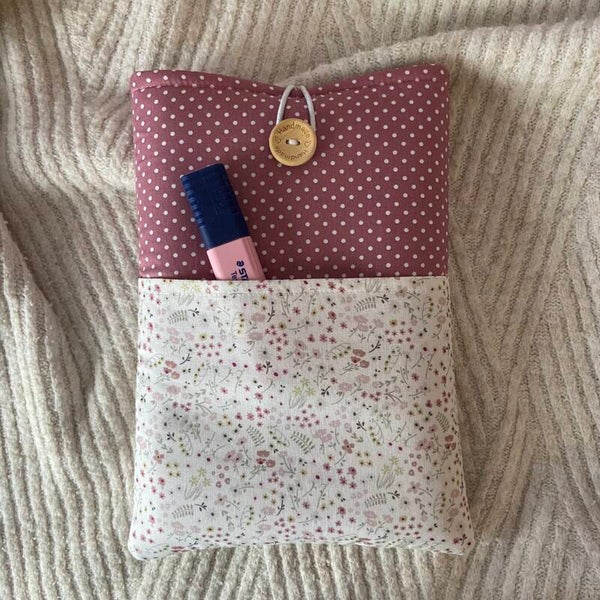 Funda literaria flores y lunares con bolsillo