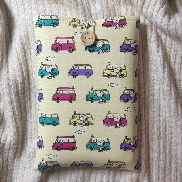 Funda literaria snoopy en furgo