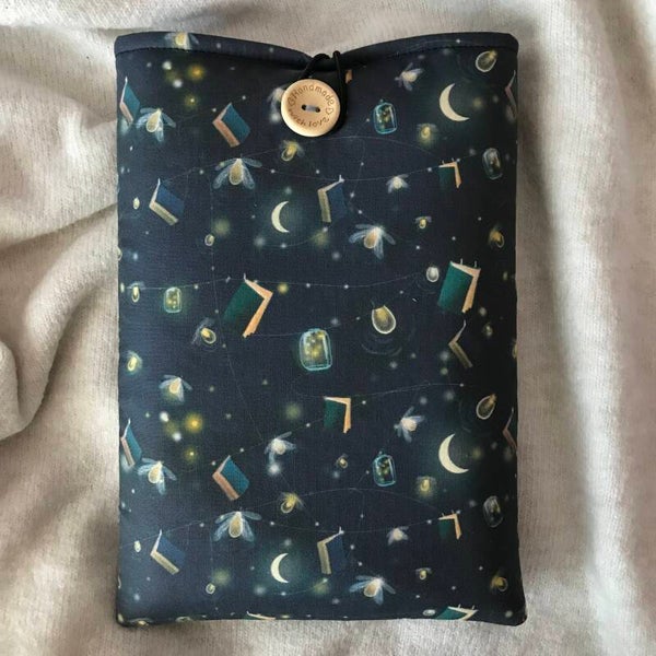 Funda literaria libros y luciérnagas