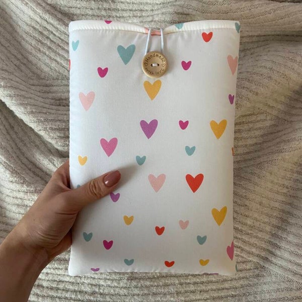 Funda literaria corazones