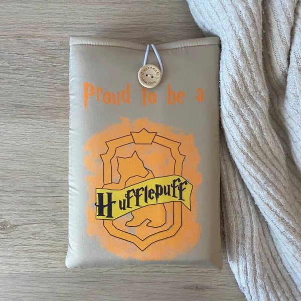 Funda literaria proud to be a Hufflepuff