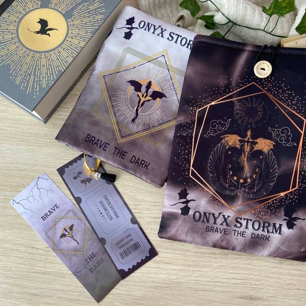 Pack funda grande Onyx storm + funda ajustable + 2 marcapáginas