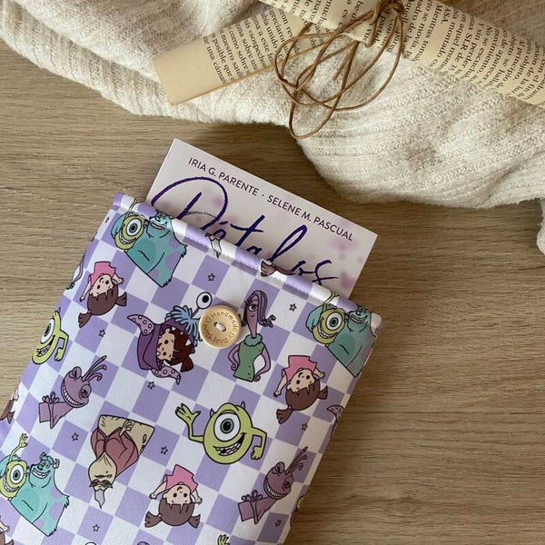 Funda literaria Monstruos S.A.