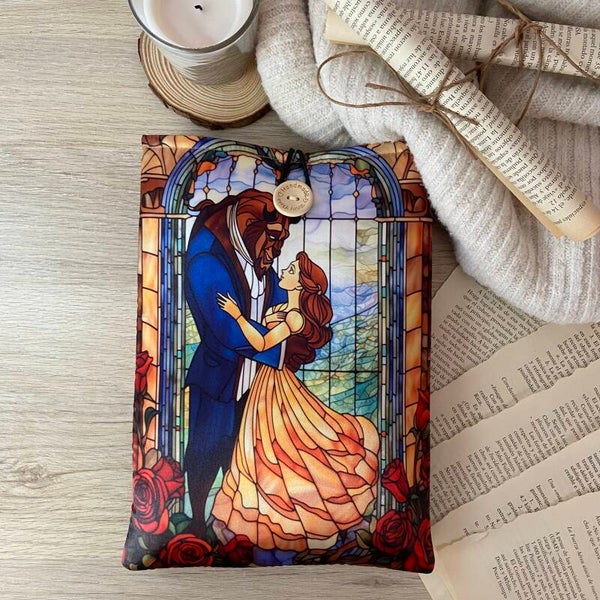 Funda literaria Bella y Bestia en su castillo