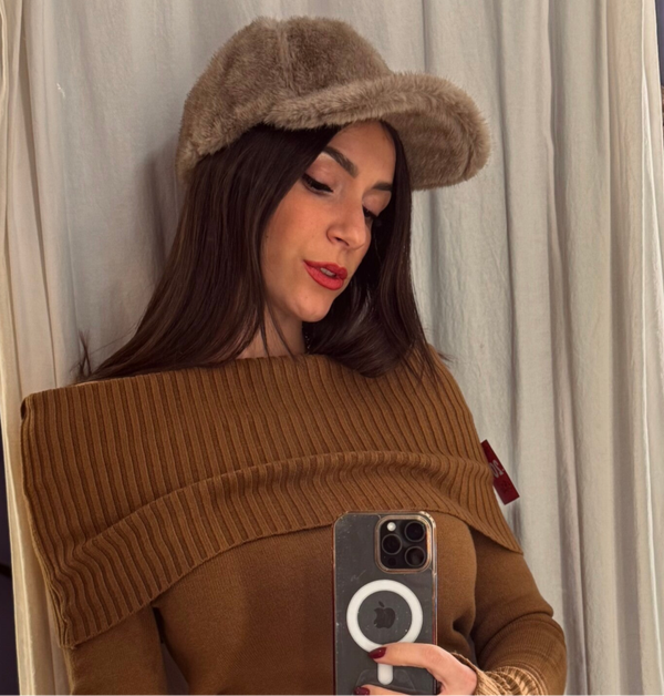 Cappello visiera con ecopelliccia