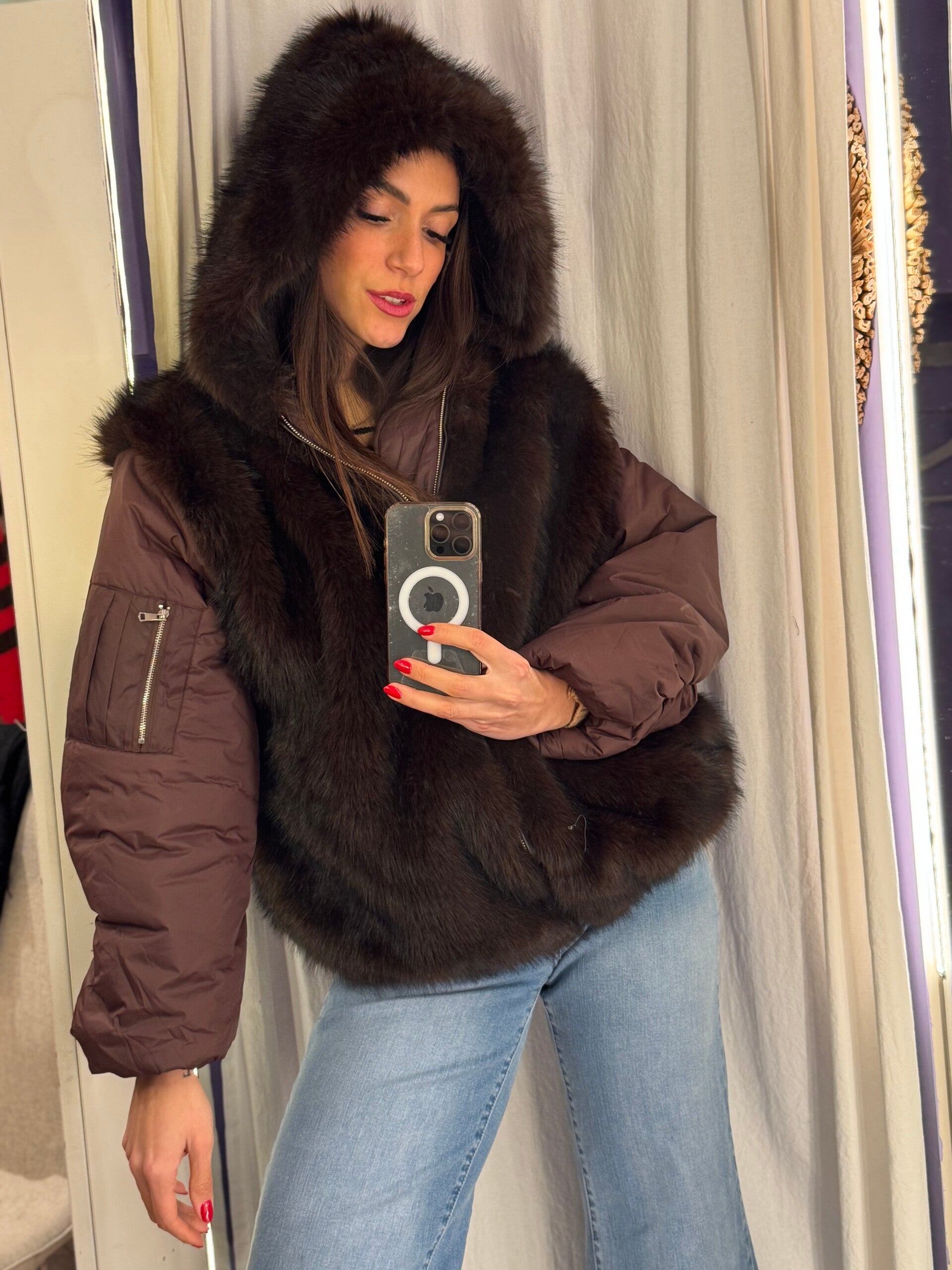 Piumino bordeaux con ecopelliccia