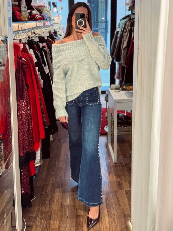 Jeans a zampa con borchie