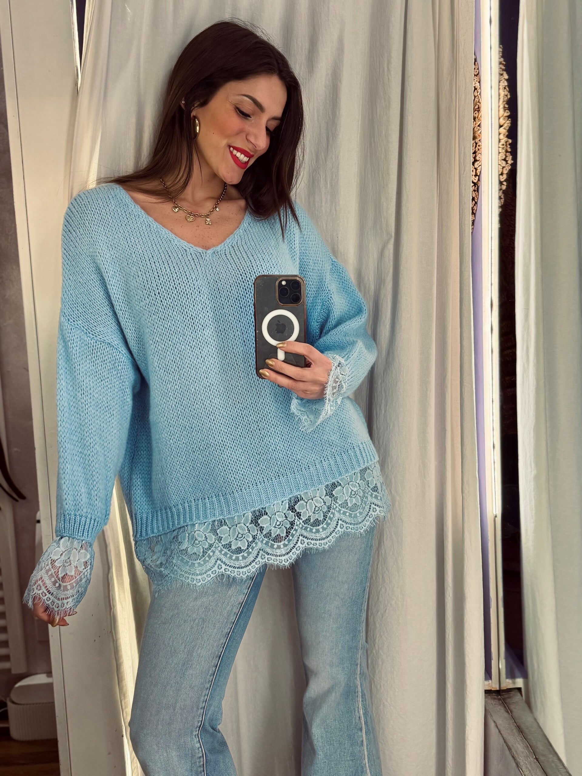 Maglione azzurro con pizzo -20%
