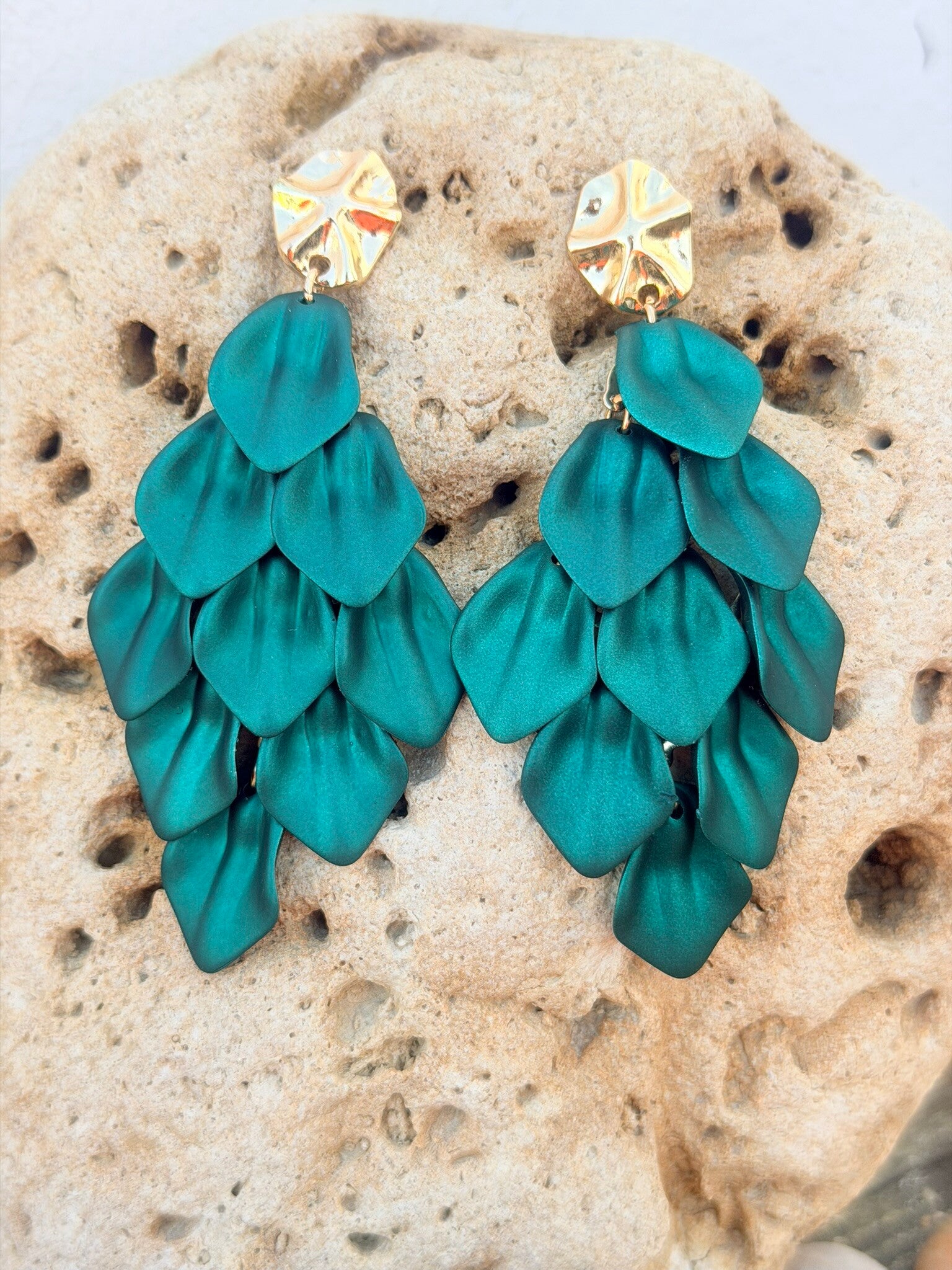 Boucles d’oreilles à pampilles en forme de pétales vert foncé