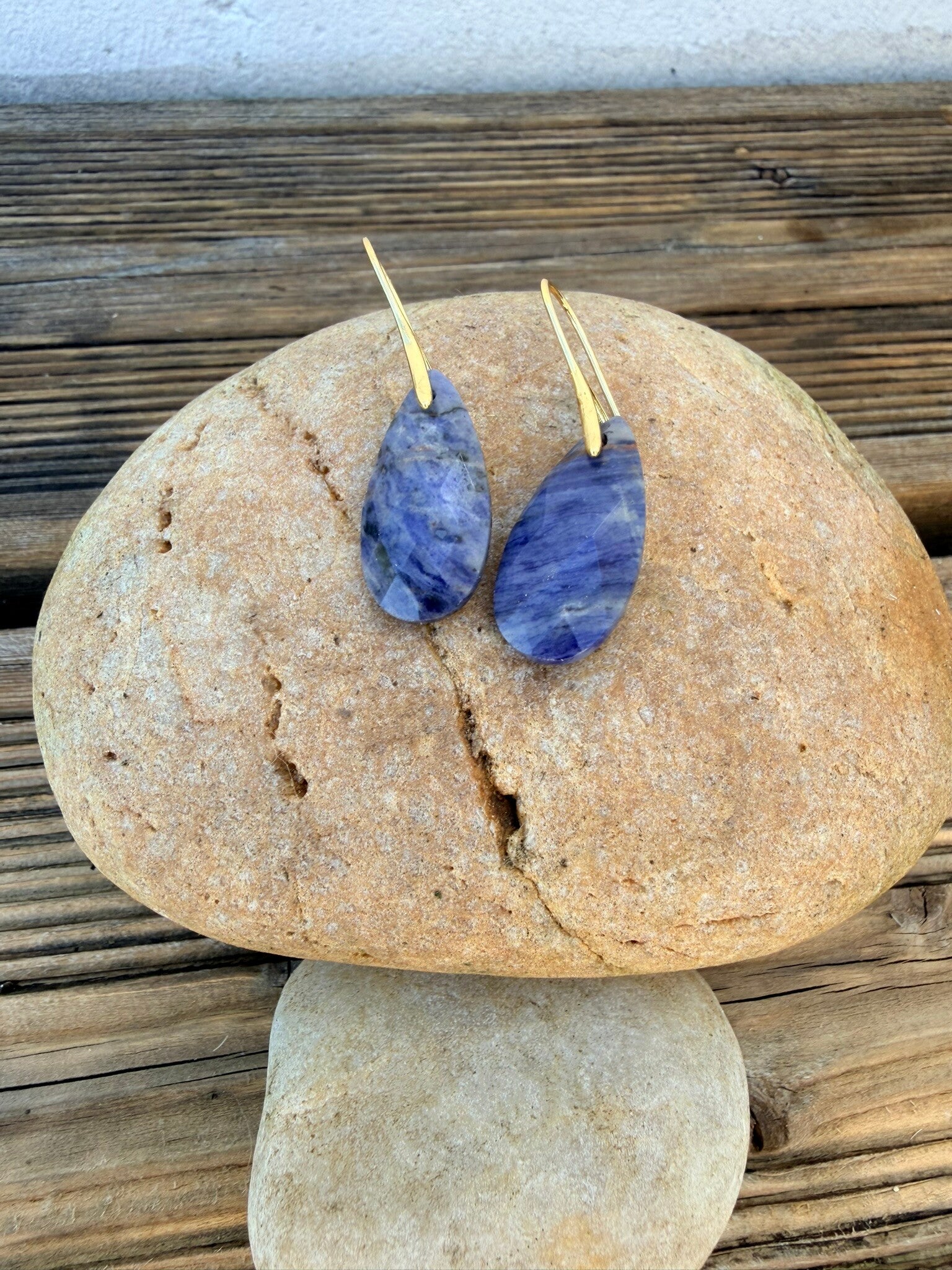 Boucles d’oreilles pendantes en sodalite
