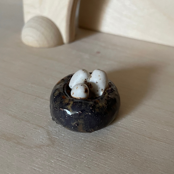 Ornament keramiek vogelnestje