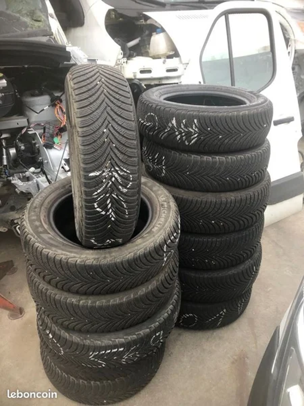 Pneus neige d occasion 185/65/r15 en Michelin Alpine et Bridgestone Blizar
