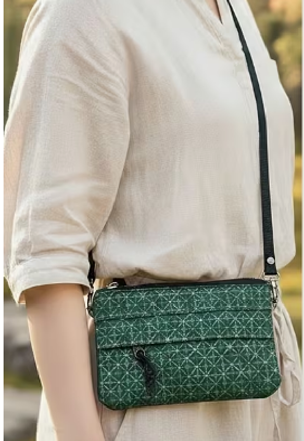 Recycle your Blanket - Crossbody Female