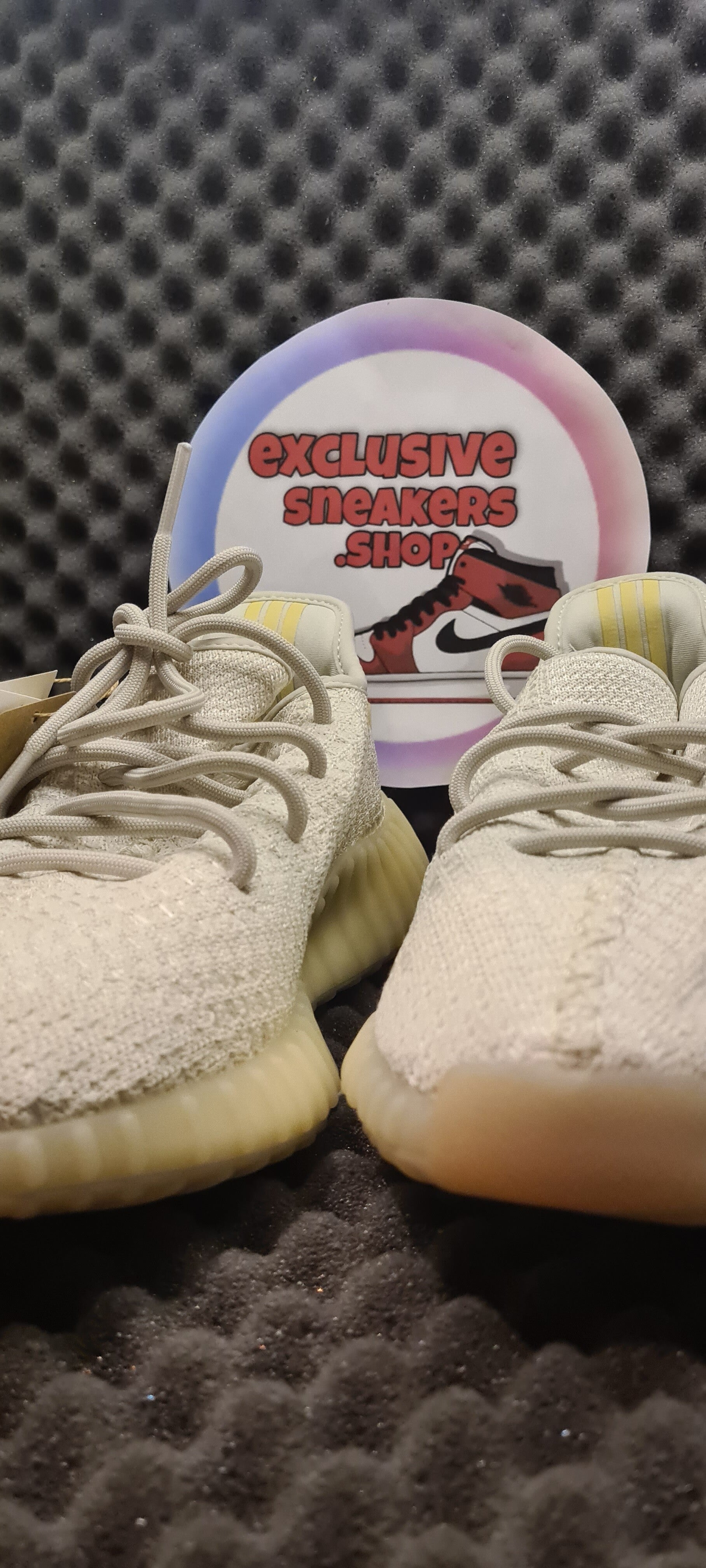 adidas YEEZY Boost 350 V2 'Light' Maat 43 1/3 | exclusivesneakersshop