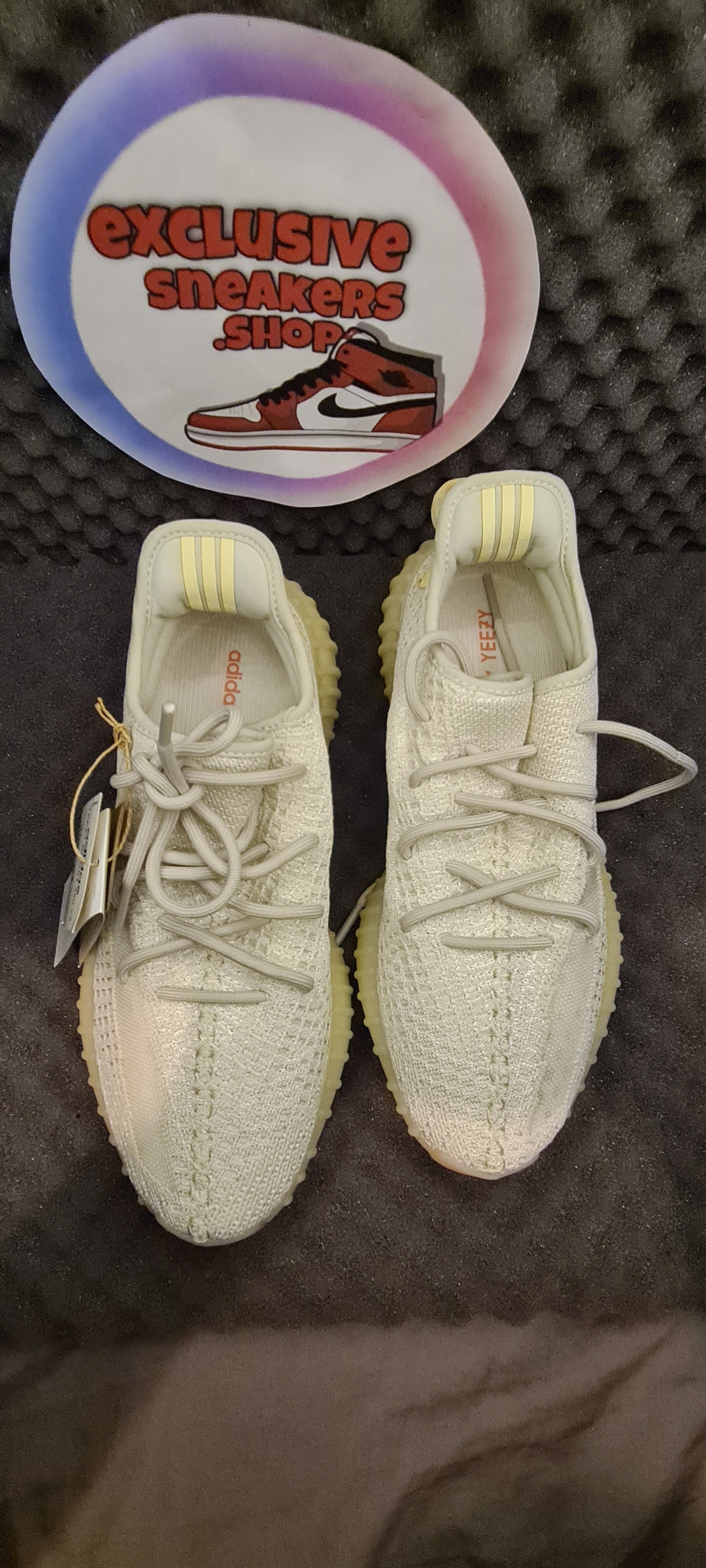 adidas YEEZY Boost 350 V2 'Light' Maat 43 1/3 | exclusivesneakersshop