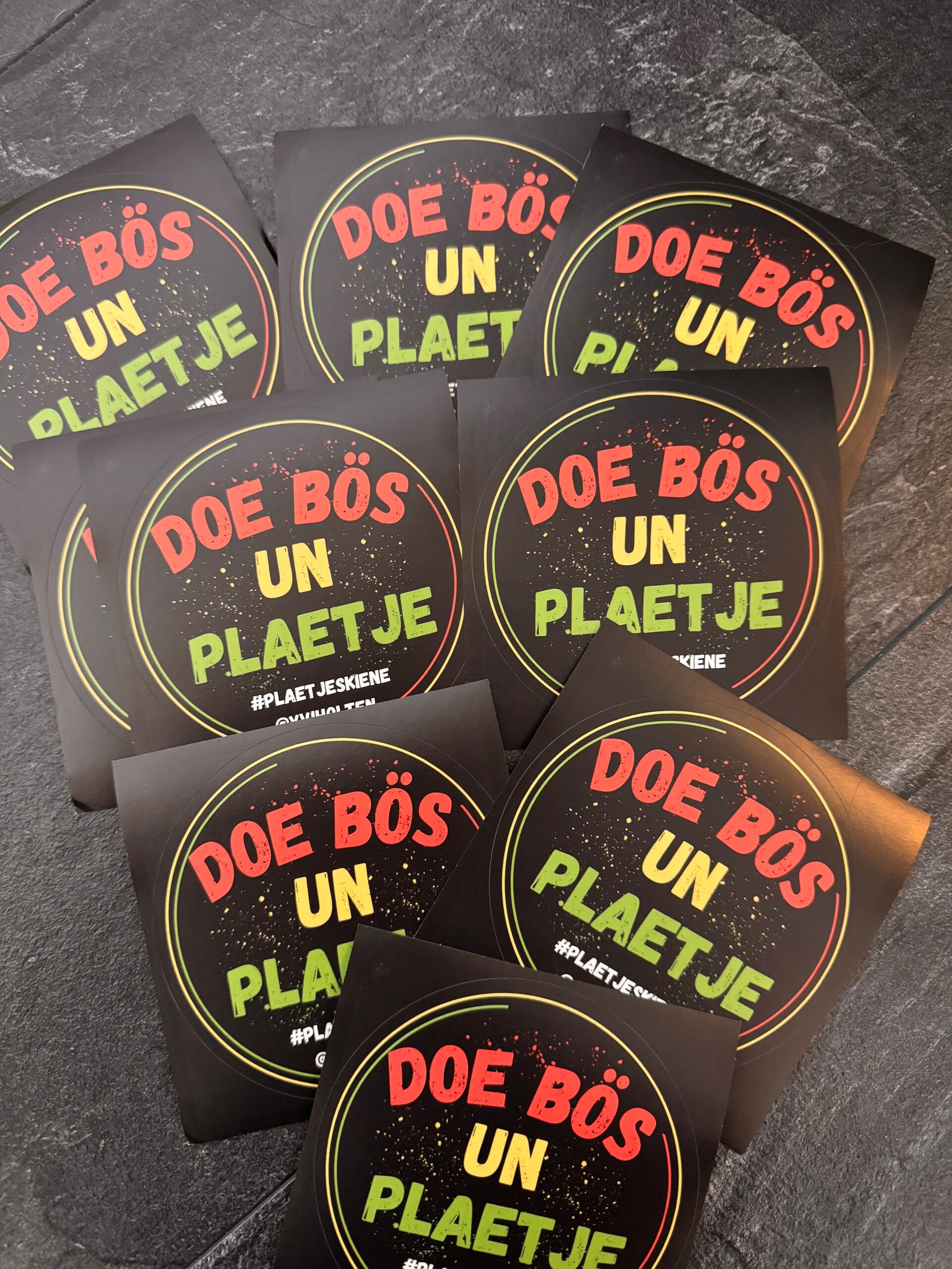 Doe Bös Un Plaetje - 25 Sjtickers