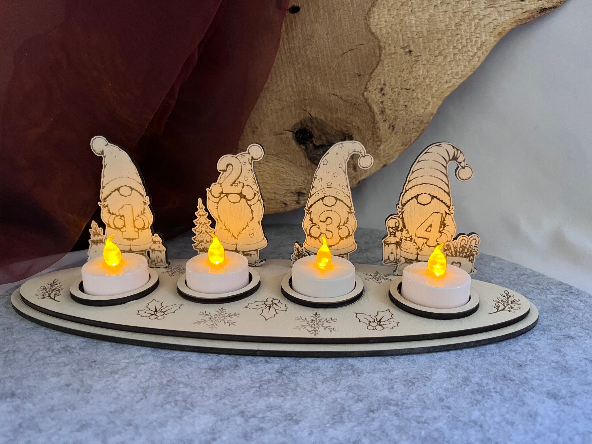 Adventskranz mit Wichteln aus Holz