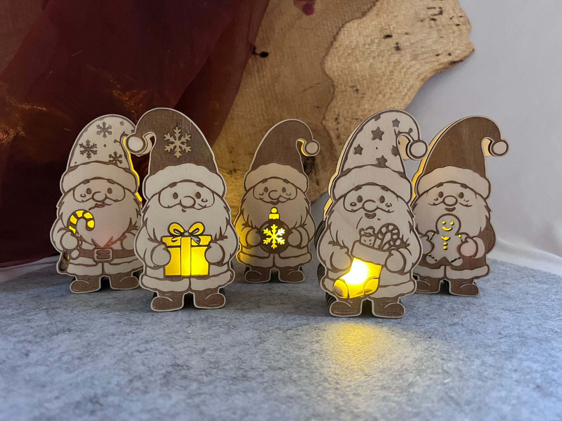 Weihnachtswichtel aus Holz mit Beleuchtung einzeln oder als Set