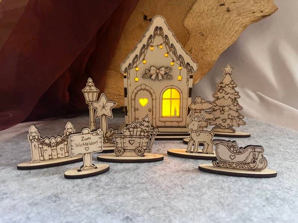 Weihnachtliches Wichtelhaus mit Zubehör aus Holz