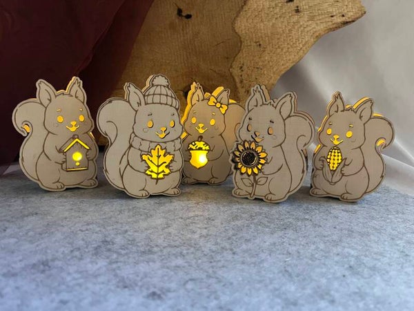 Beleuchtete Eichhörnchen aus Holz Set oder einzeln