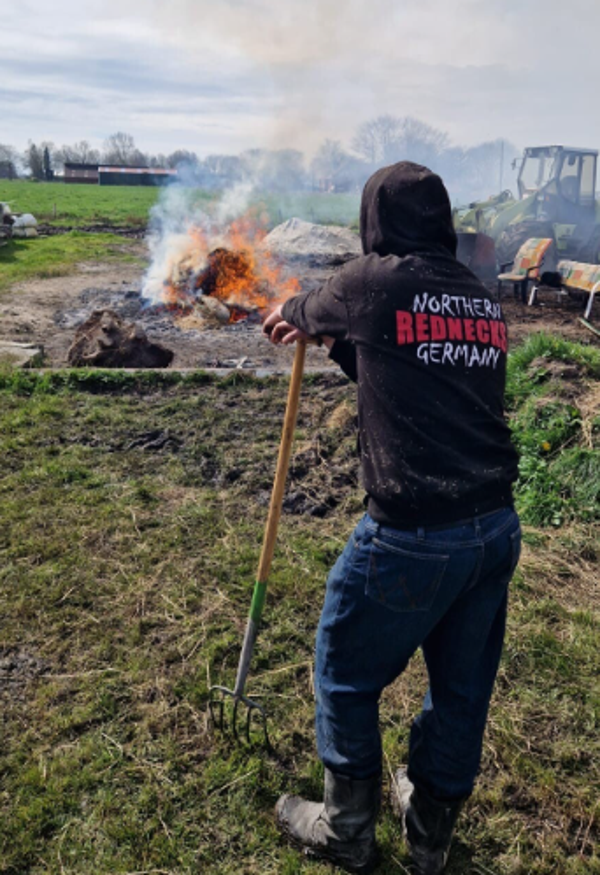 Hoodie mit Northern Rednecks Logo