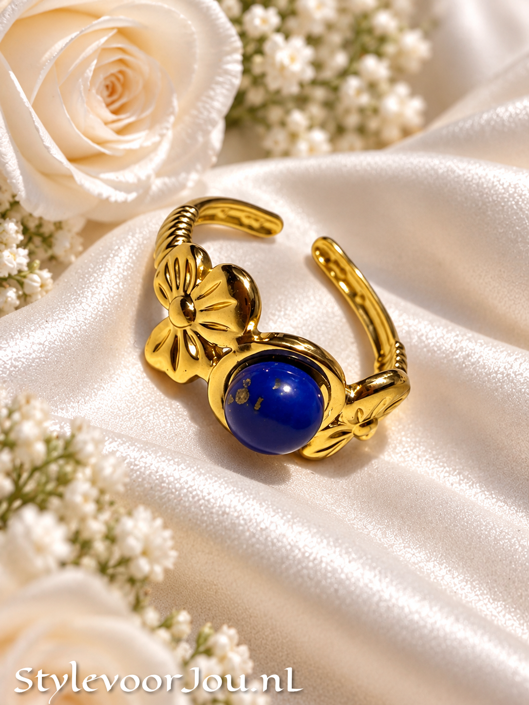 Ring met Bloemen en Steen