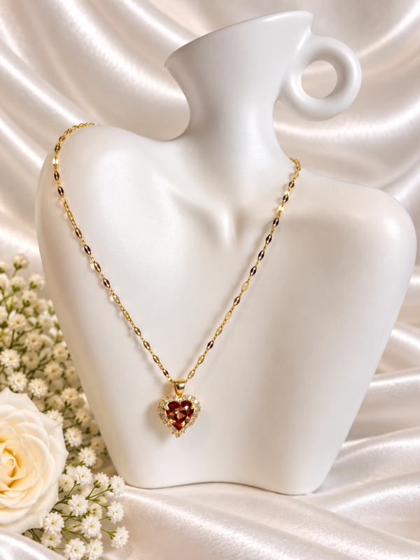 Gouden Ketting– Luxe Kristallen Hart in Vintage Frame