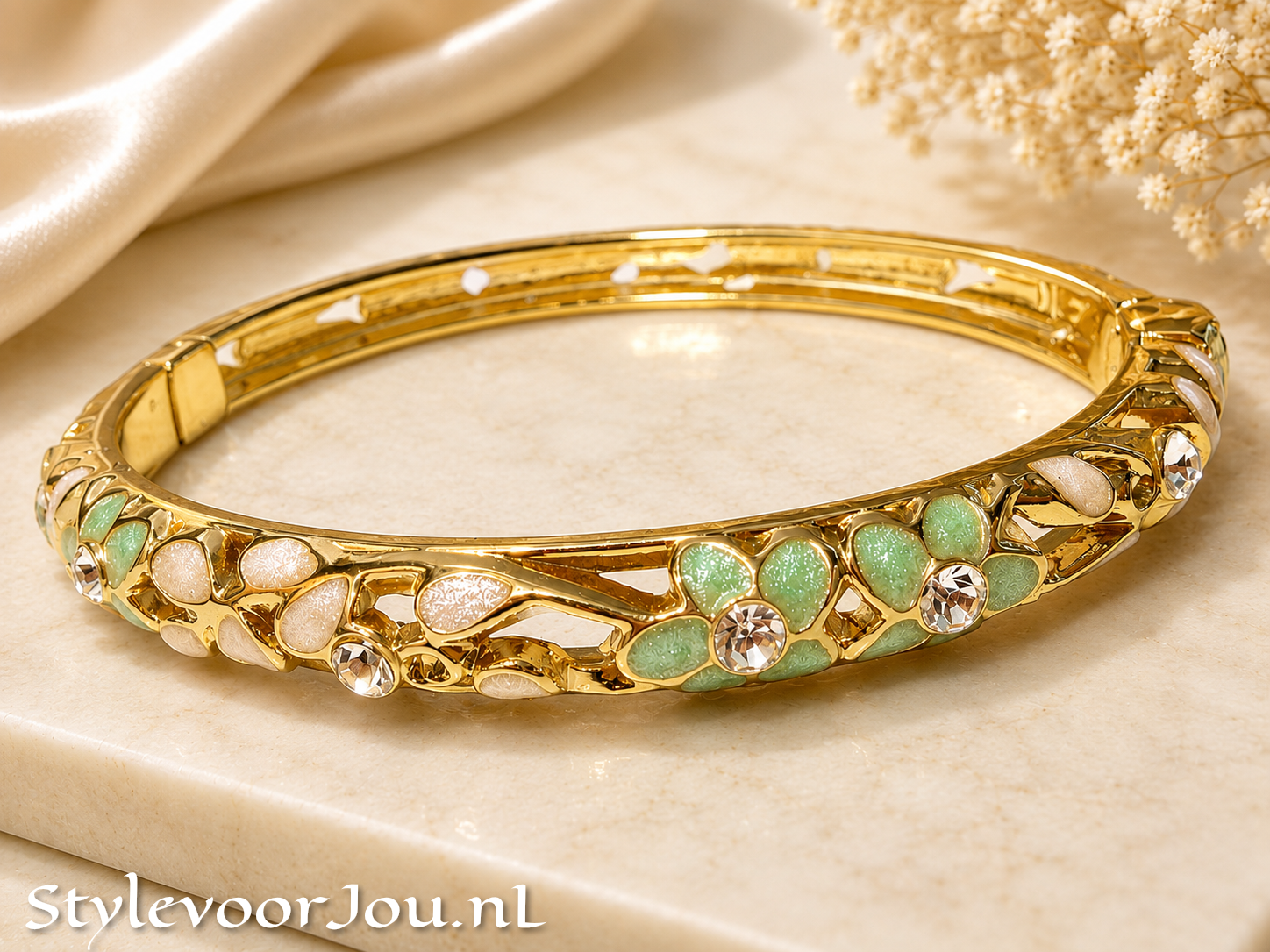 ✨ Elegante armband met mintgroene details