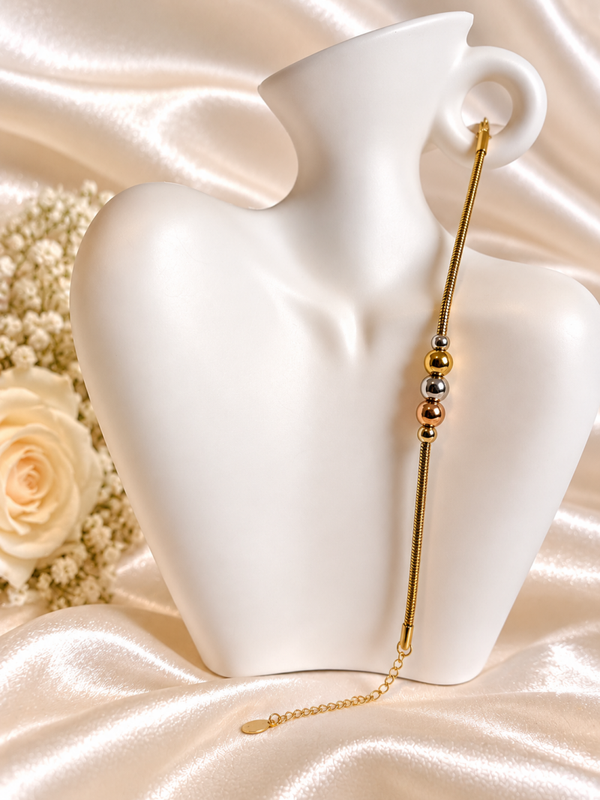 Driekleurige Schakelarmband met Kralen – Subtiele Elegantie