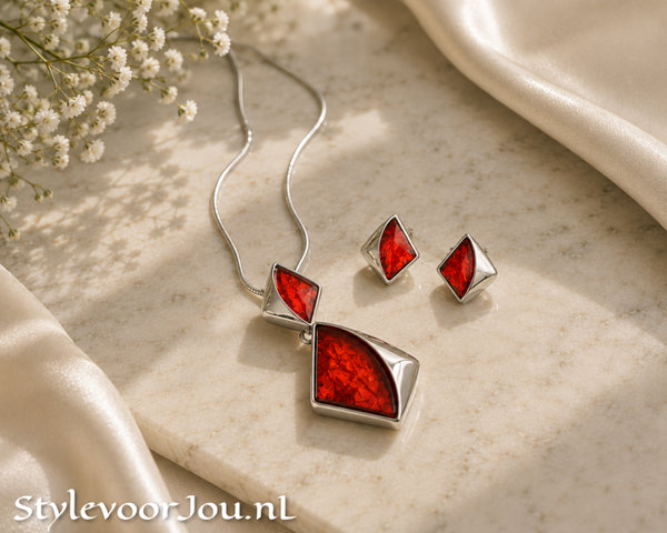 Sieradenset in mooie  Iintens roodkleur