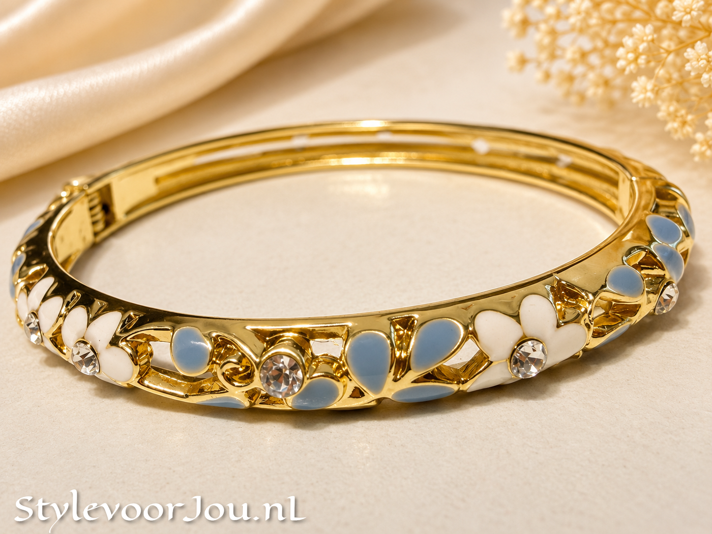 ✨✨ Elegante armband met blauwe en witte details