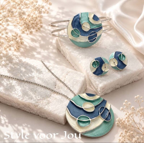 Exclusieve sieradenset – ketting, armband en oorbellen🌟