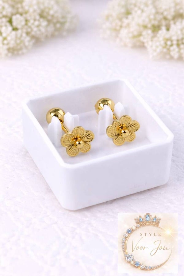 ✨ Gouden bloemoorbellen met een verfijnd en elegant design