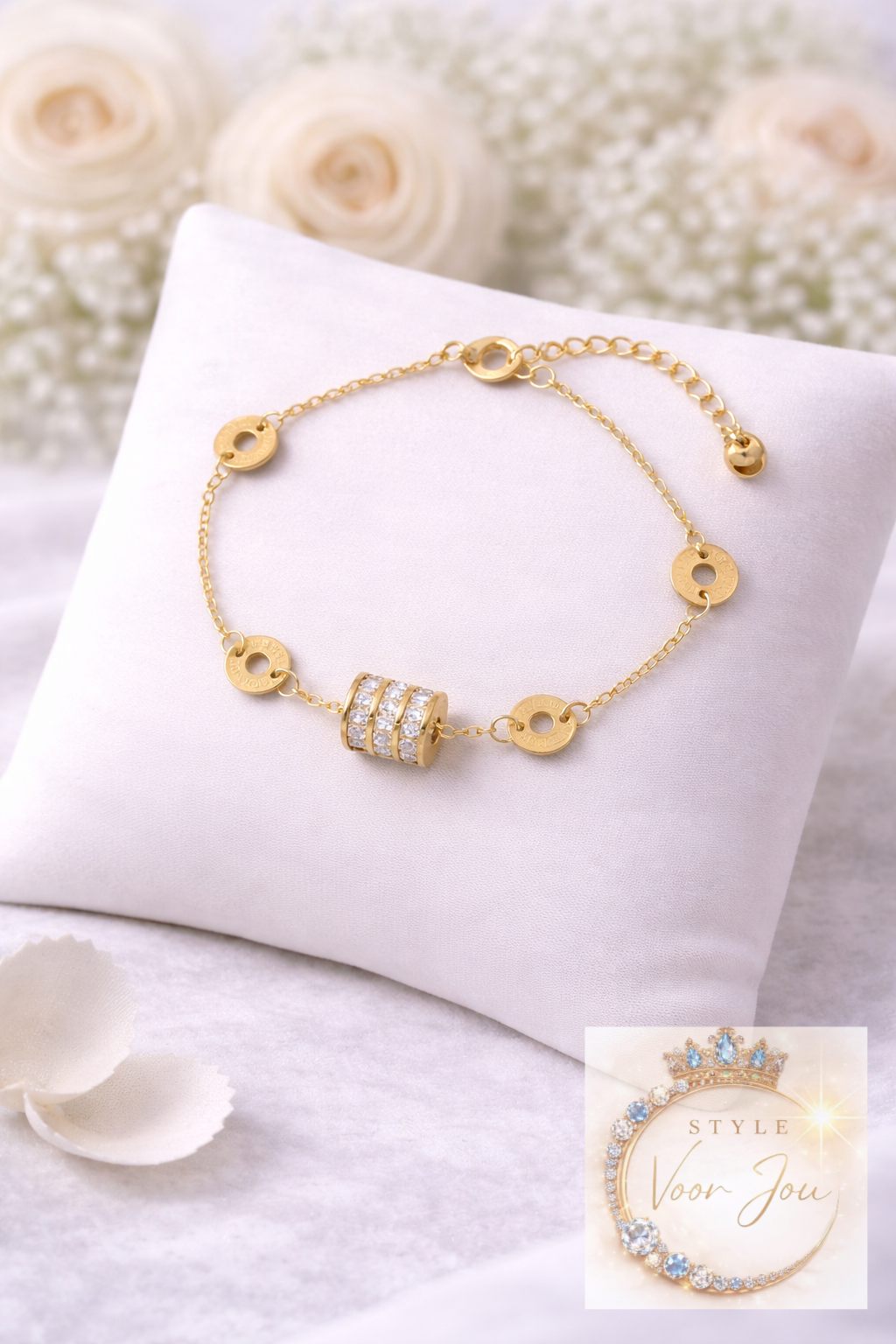 Fijne goudkleurige armband met kristal detail