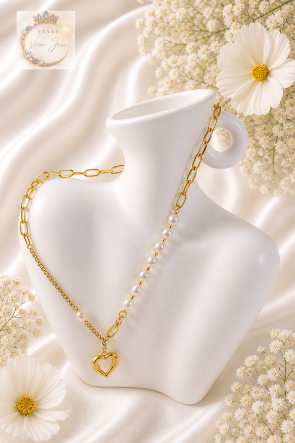 Gouden ketting met parels en hartje – elegante mix