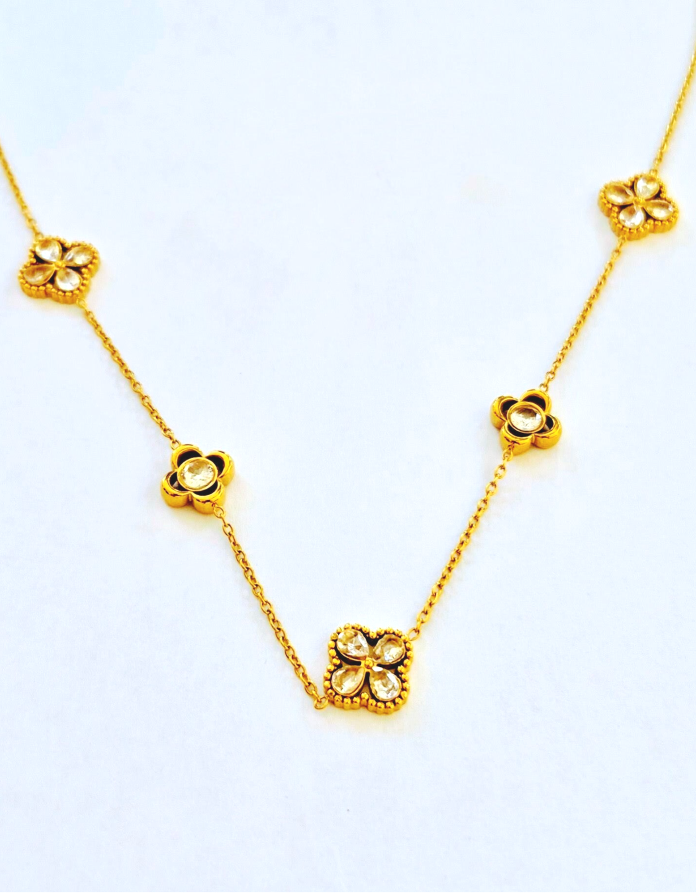 Collier Fleurs et Strass