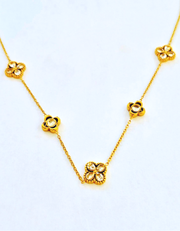 Collier Fleurs et Strass