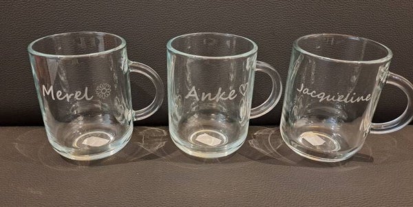 Gegraveerde theeglazen