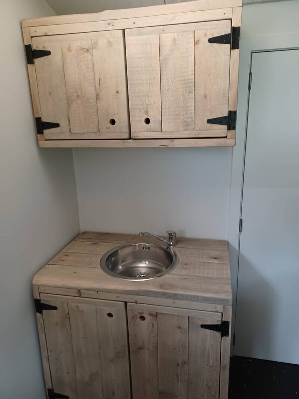 Lavabo meubel met hangkast