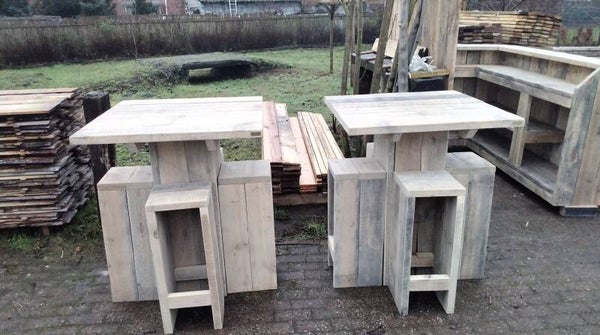 Bartafel 110x90x90 inclusief 4krukken