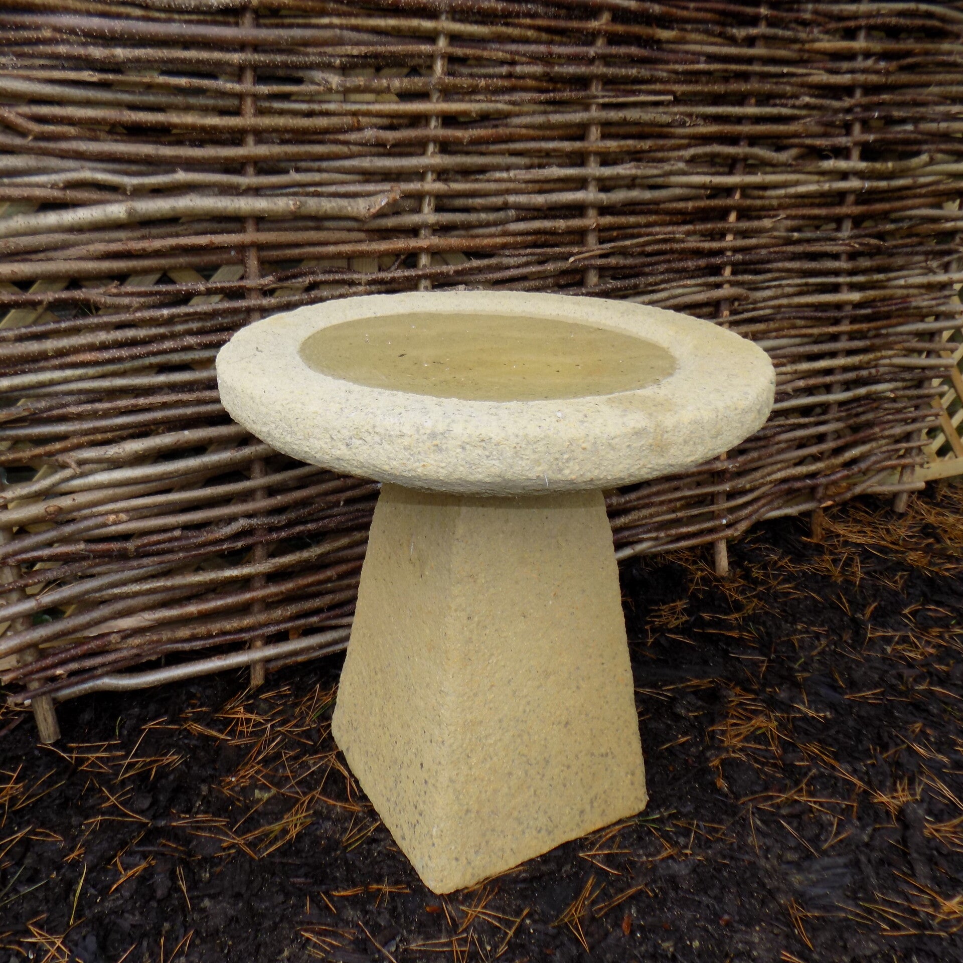 Cotswold Staddle Stone G Bird Bath