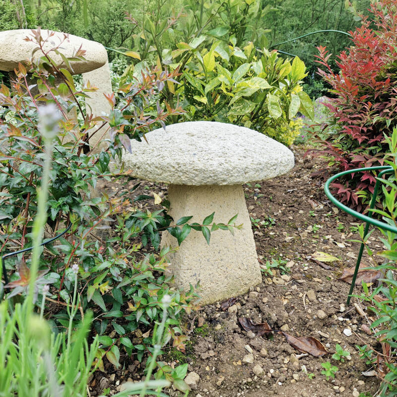 40cm traditional Cotswold staddle stone mushroom ornament for garden borders and patios