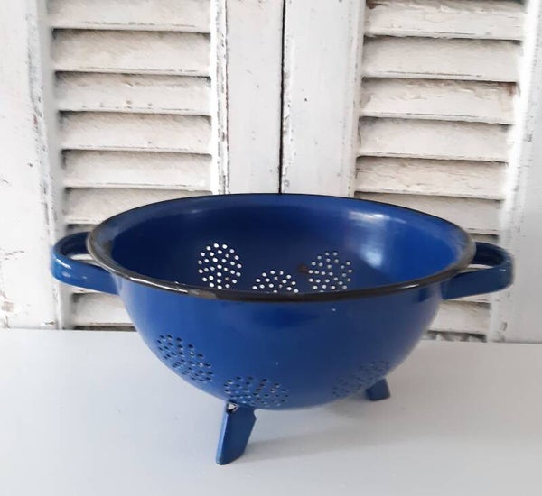 Franse blauwe emaille vergiet