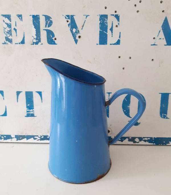 Franse blauwe emaille kan met donkerblauw randje