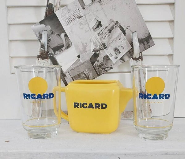 Mooie set aardewerk RICARD kan met 2 RICARD ALLONGE glazen