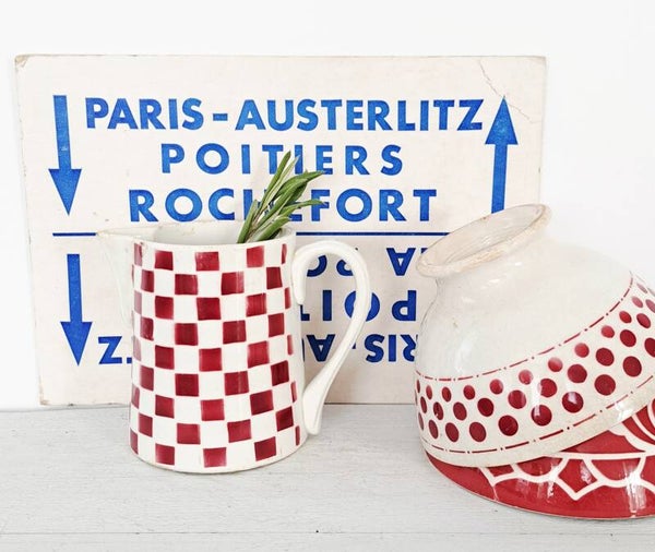 Frans aardewerk kannetje rood/wit geblokt [18126]