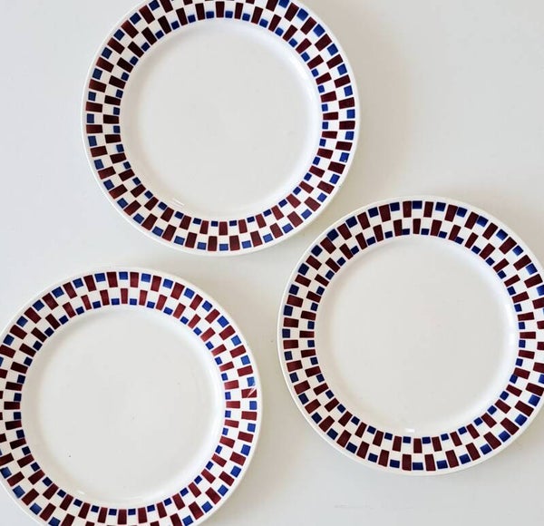 Set van 3 witte blauw/rood geblokte Franse borden gest. Joubert  [22226]